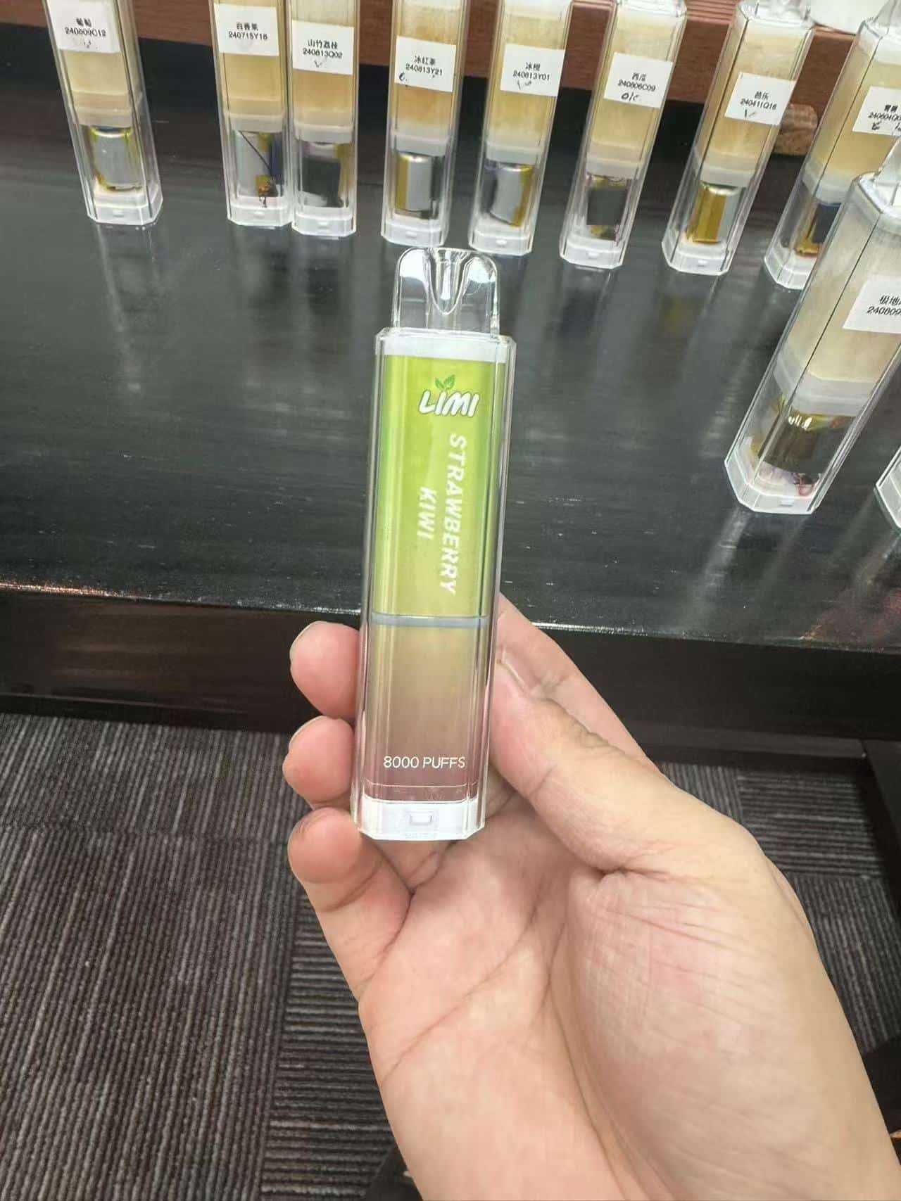 Spot in Taiwan LIMI 8000 Mouth Luminous Disposable Electronic Cigarette (Large Capacity/Rechargeable) 3 limi