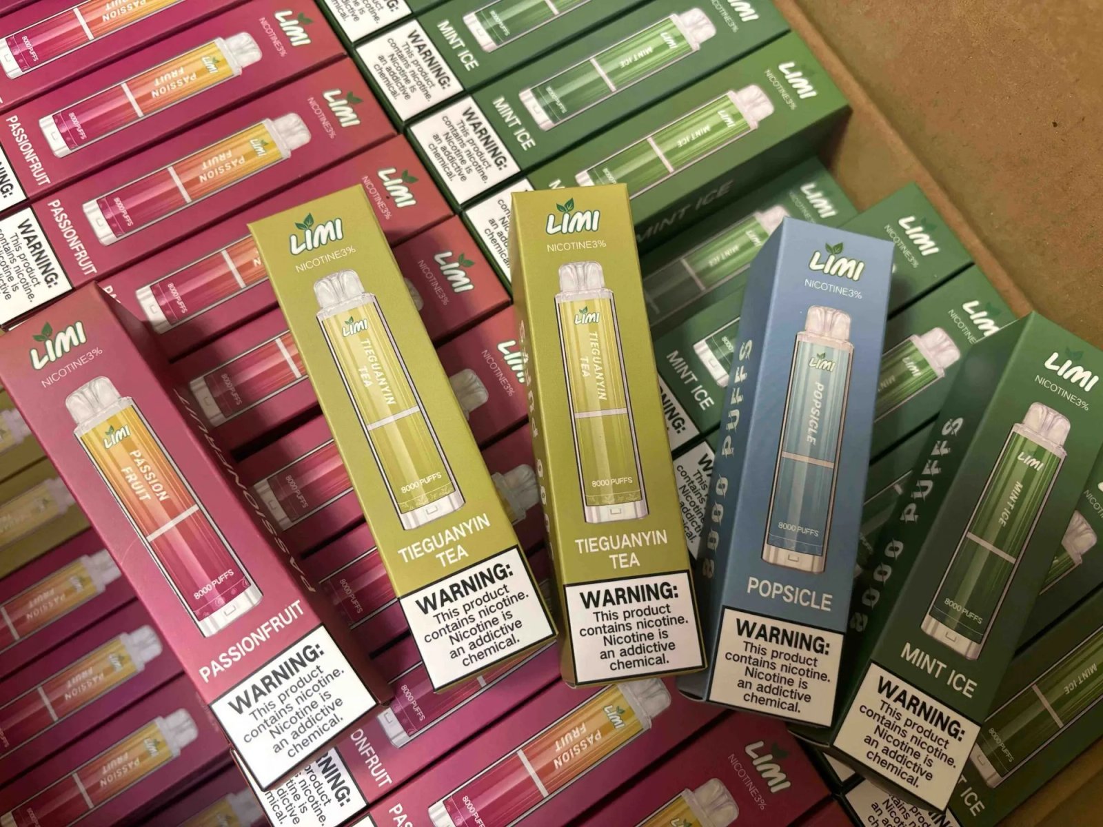 Taiwan Spot LIMI 8000 Mouth Luminous Disposable Electronic Cigarette (Large Capacity/Rechargeable) 1 Taiwan Spot LIMI 8000 Mouth Luminous Disposable Electronic Cigarette (Large Capacity/Rechargeable)